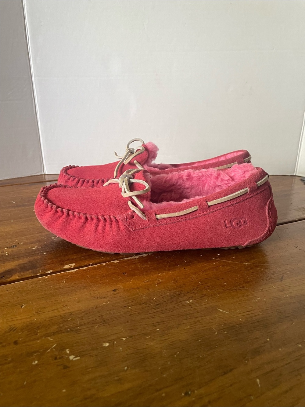 UGG Dakota Moccasin Slipper Sz 8.5 Pink Suede Shearling Sherpa Flat Shoe